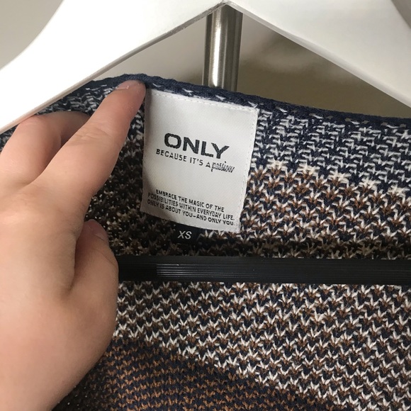 Sweater - Picture 2 of 3